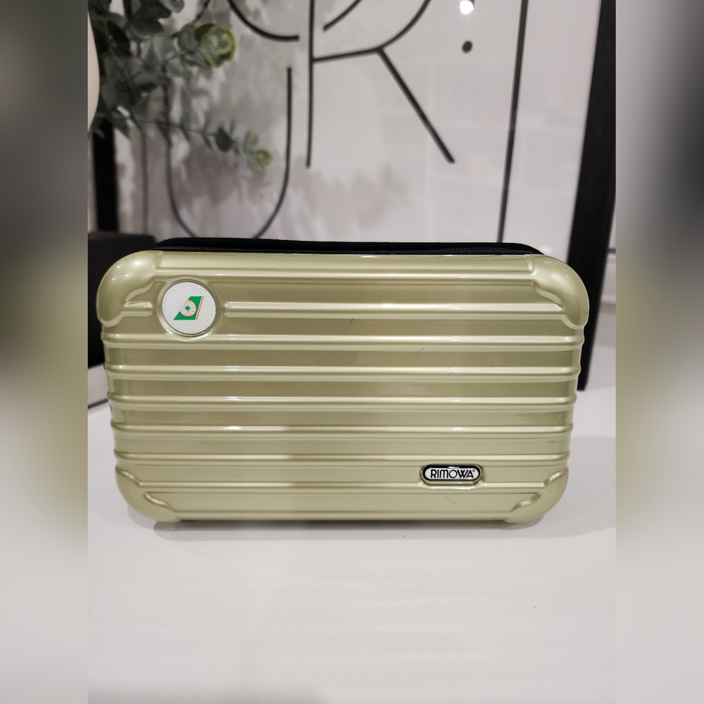 NEW Limited Edition Rimowa×Eva Air Amenity Kit